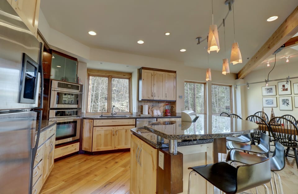 House, 4 Bedrooms | Private kitchen | Coffee/tea maker, fridge, oven, toaster