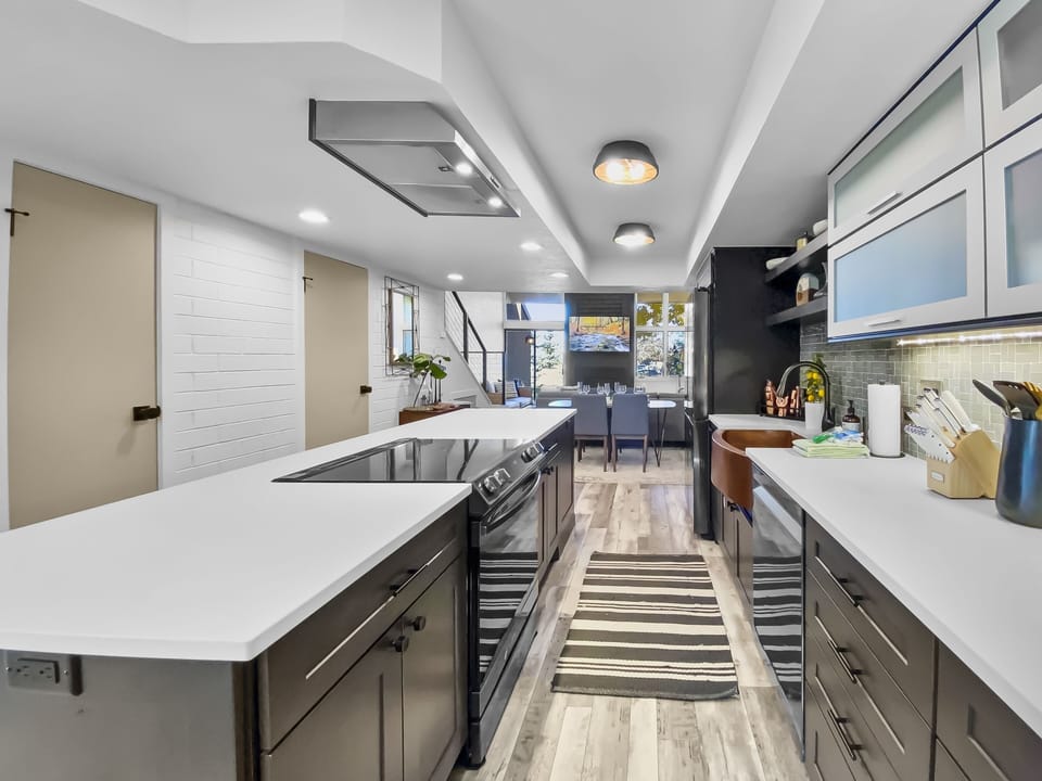 Condo, 3 Bedrooms | Private kitchen | Coffee/tea maker, fridge, oven, electric kettle