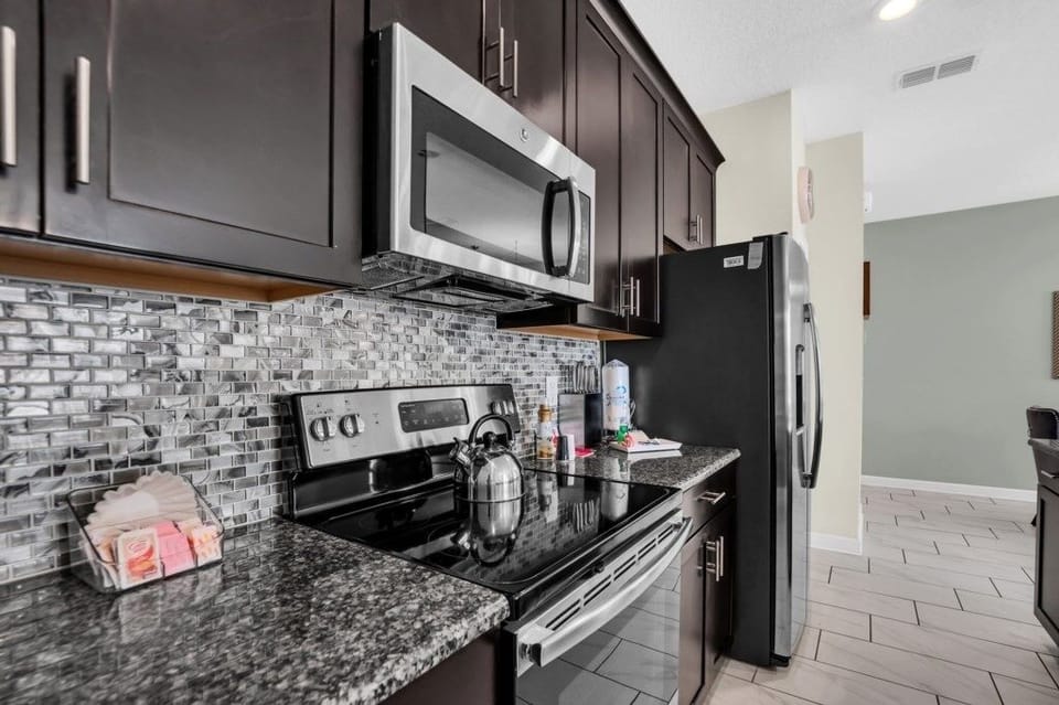 Townhome, 4 Bedrooms | Private kitchen