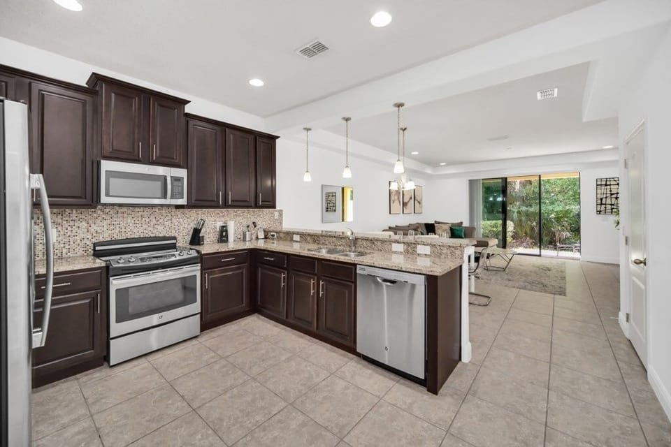 Condo, 3 Bedrooms | Private kitchen