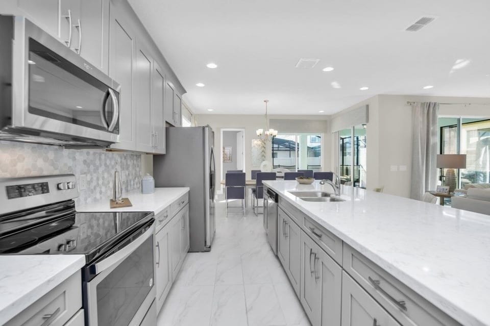 Villa, 6 Bedrooms | Private kitchen