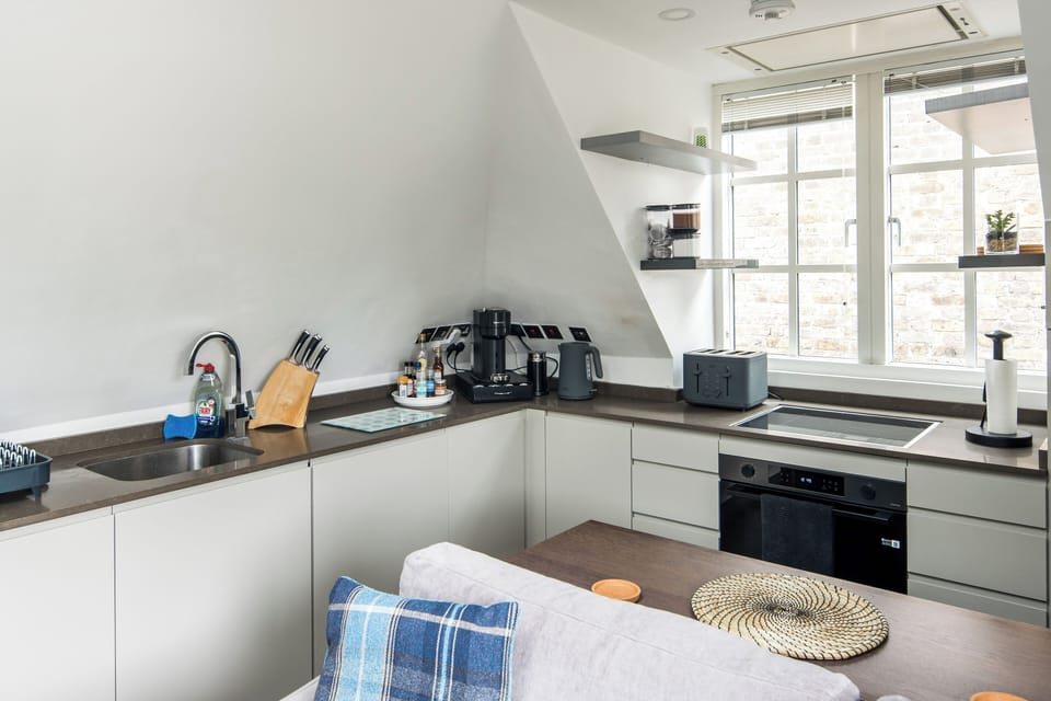 Classic Apartment, Balcony | Private kitchen | Electric kettle