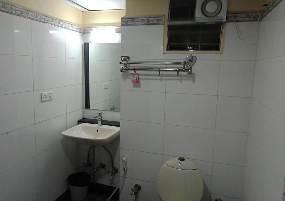 Deluxe Double Room | Laptop workspace, free WiFi