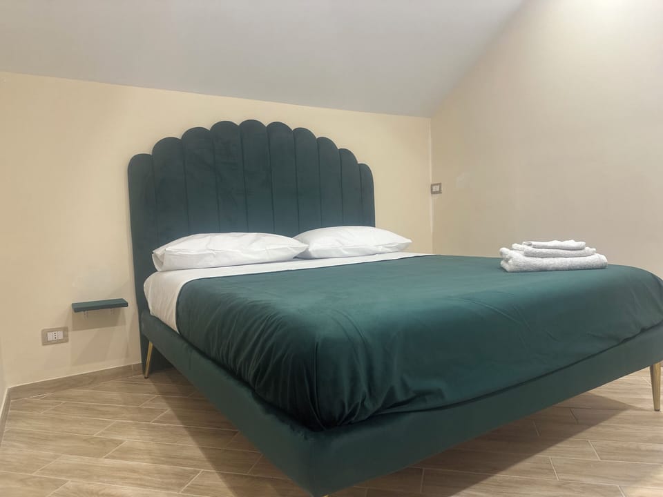 Smeraldo | Premium bedding, down comforters, memory foam beds, minibar