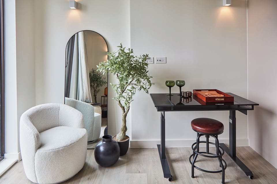 Superior Studio, 1 Double Bed, Non Smoking | Living area | 32-inch TV with digital channels