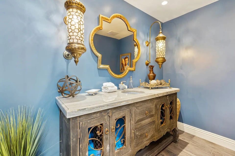 Casa Sueños - Powder Room