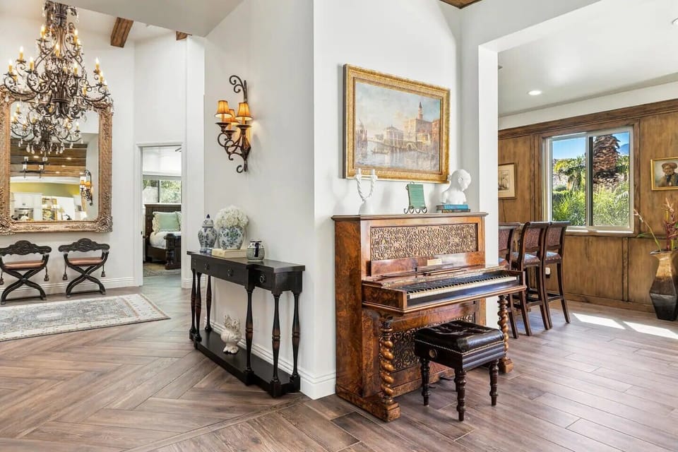 Casa Sueños - Piano Entertaining Area