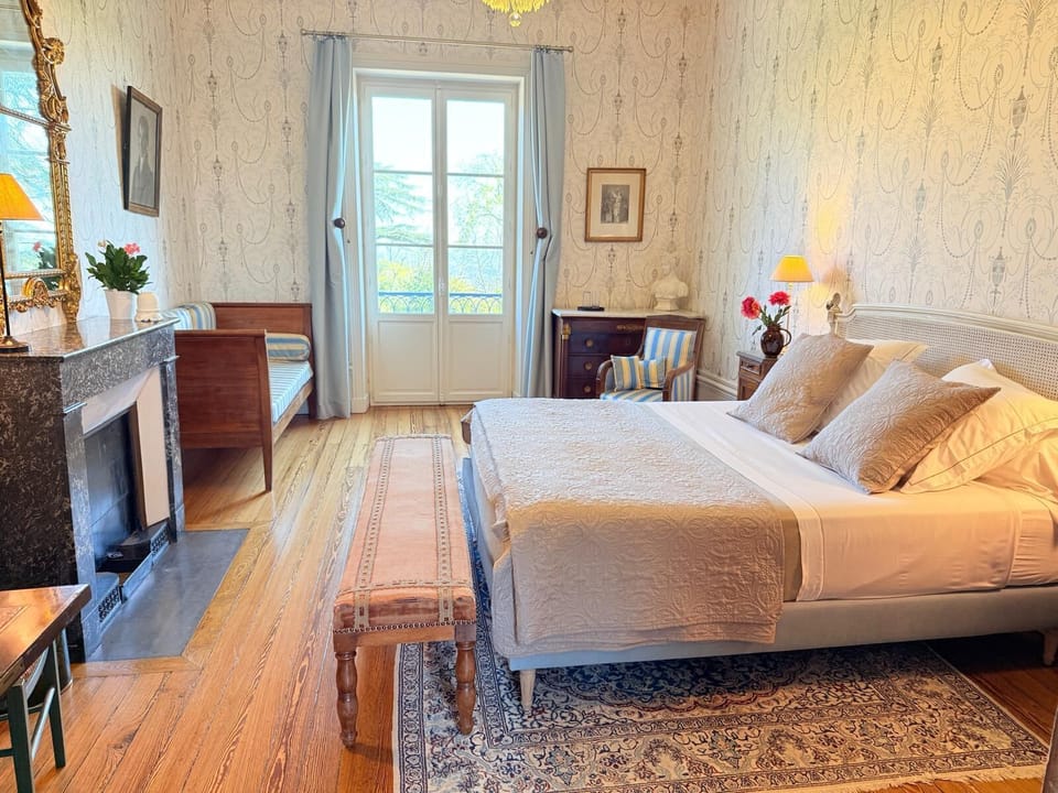 Deluxe Double Room with Balcony | Laptop workspace, iron/ironing board, free WiFi, bed sheets