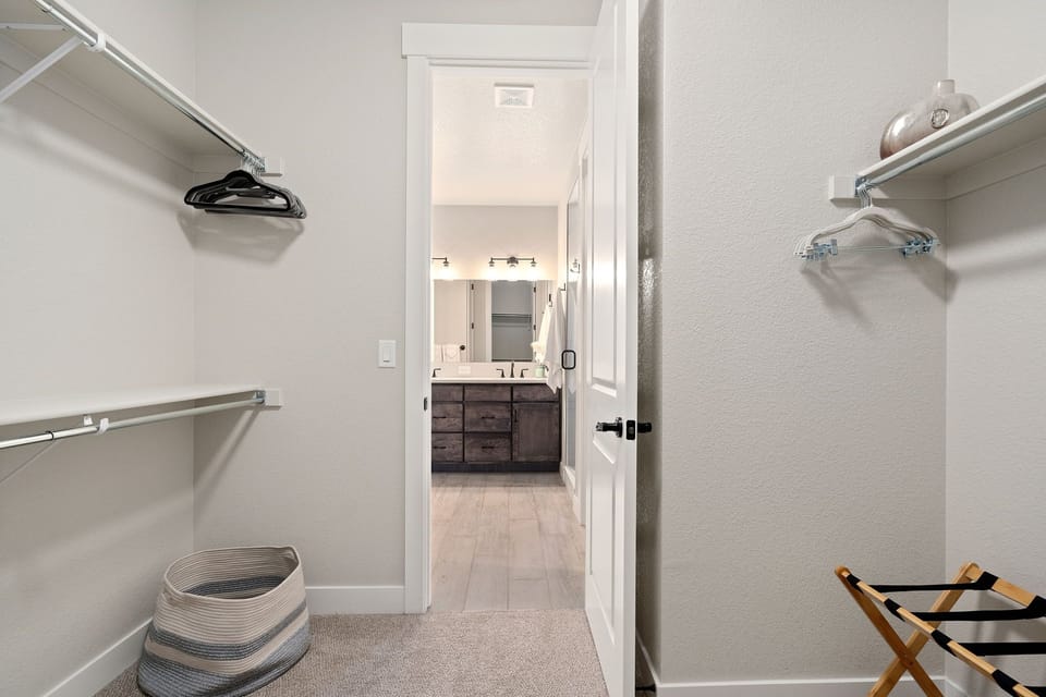 Bathroom 2 | Ensuite Bath with Walk-in Closet (upper level)