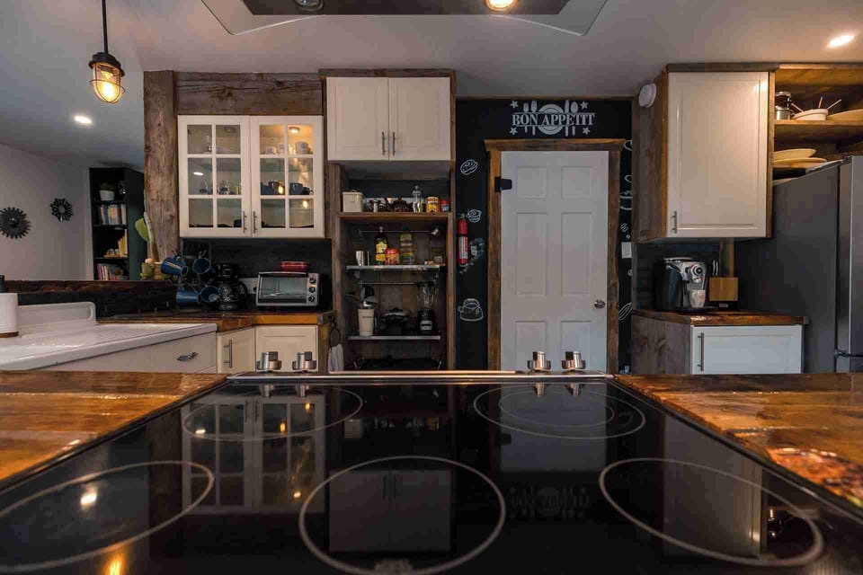 [Kitchen] Fully equipped with stove