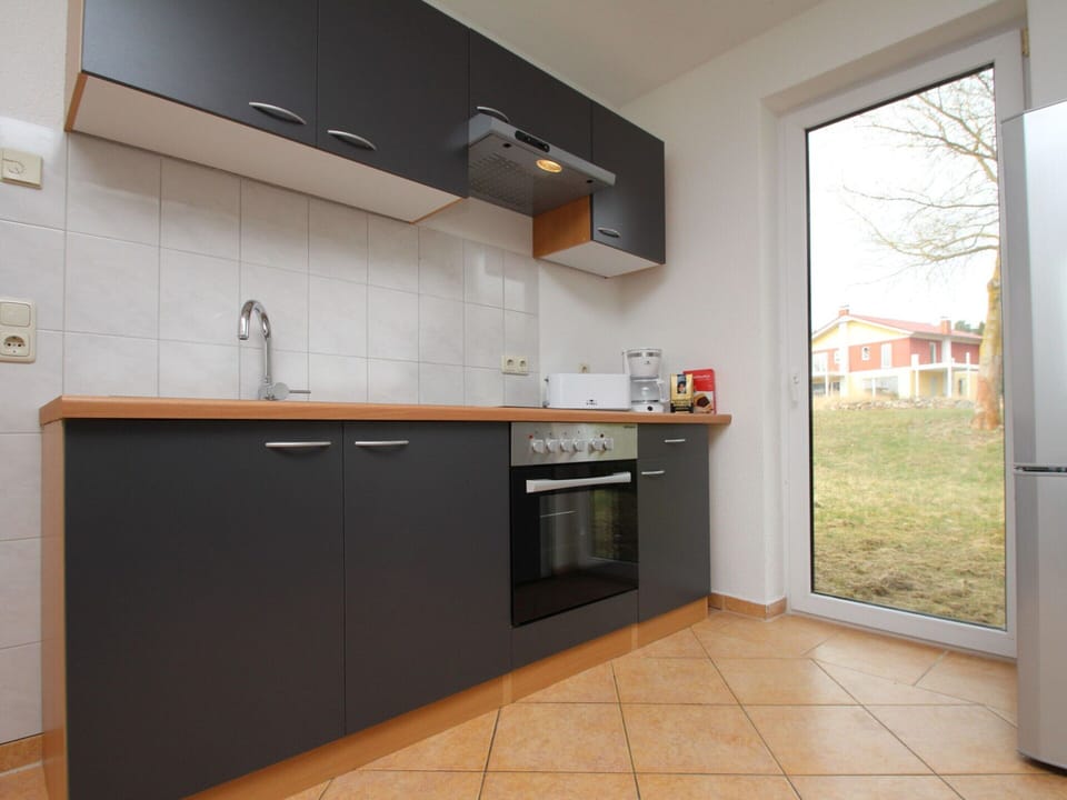Bungalow | Private kitchen | Electric kettle, toaster