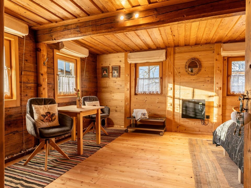 House | 4 bedrooms, individually furnished, bed sheets