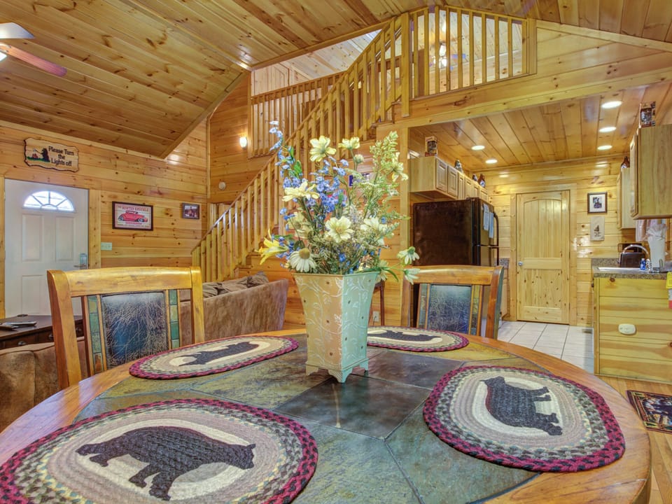 Cabin, Multiple Beds, Hot Tub, Mountain View (Smokies Bungalow) | Interior