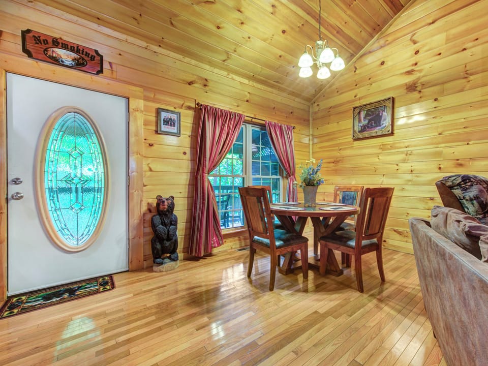 Cabin, Multiple Beds, Hot Tub, Mountain View (Smokies Bungalow) | Dining