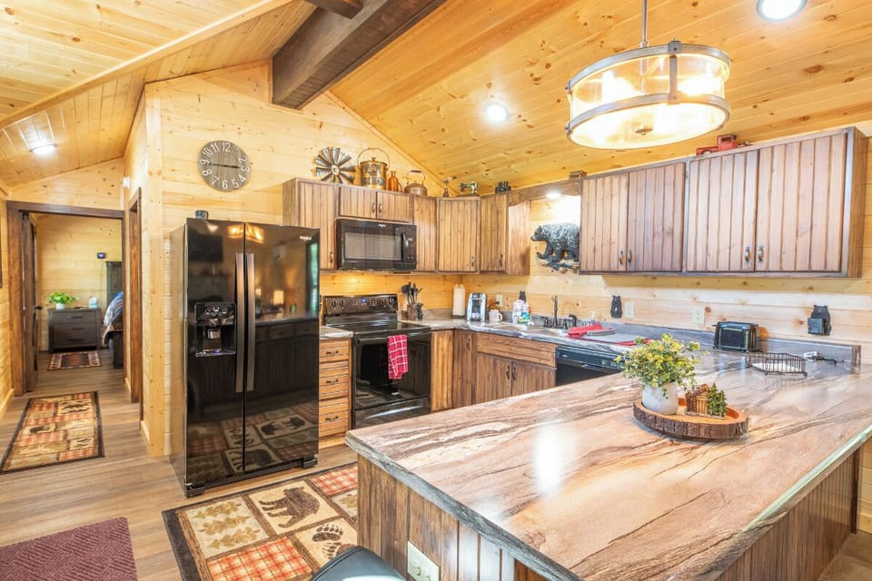 Tennessee Dream's fully equipped kitchen
