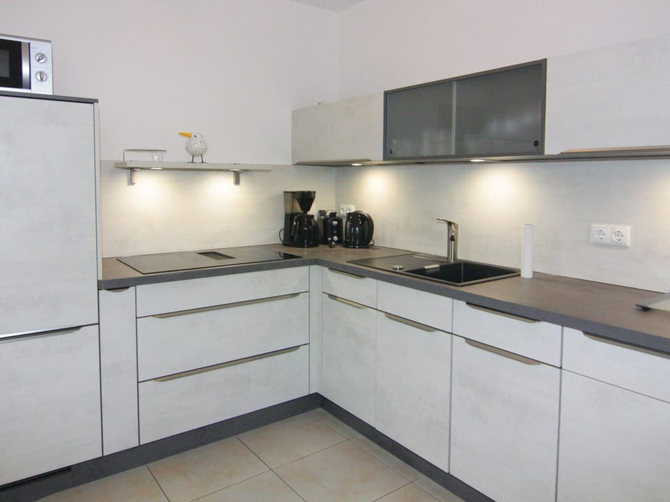 Apartment | Private kitchen | Electric kettle, toaster