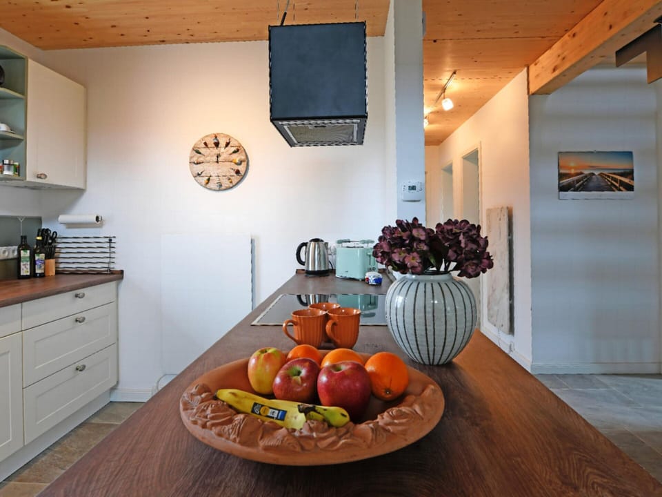House | Private kitchen | Electric kettle, toaster, highchair