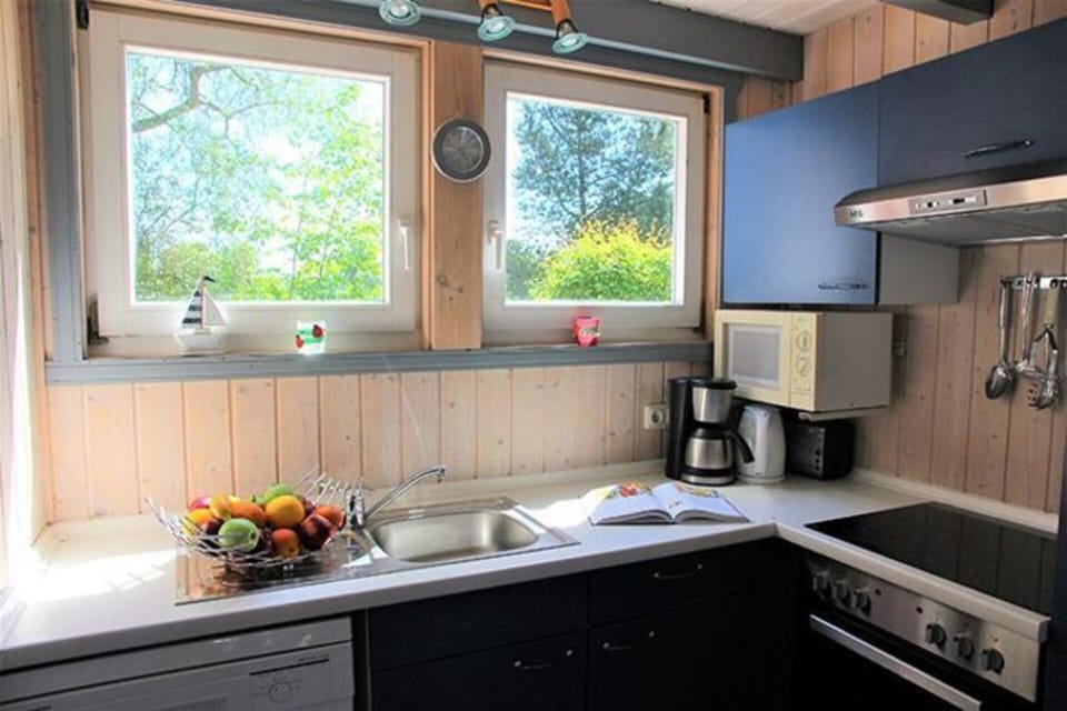 House | Private kitchen | Electric kettle, toaster, highchair