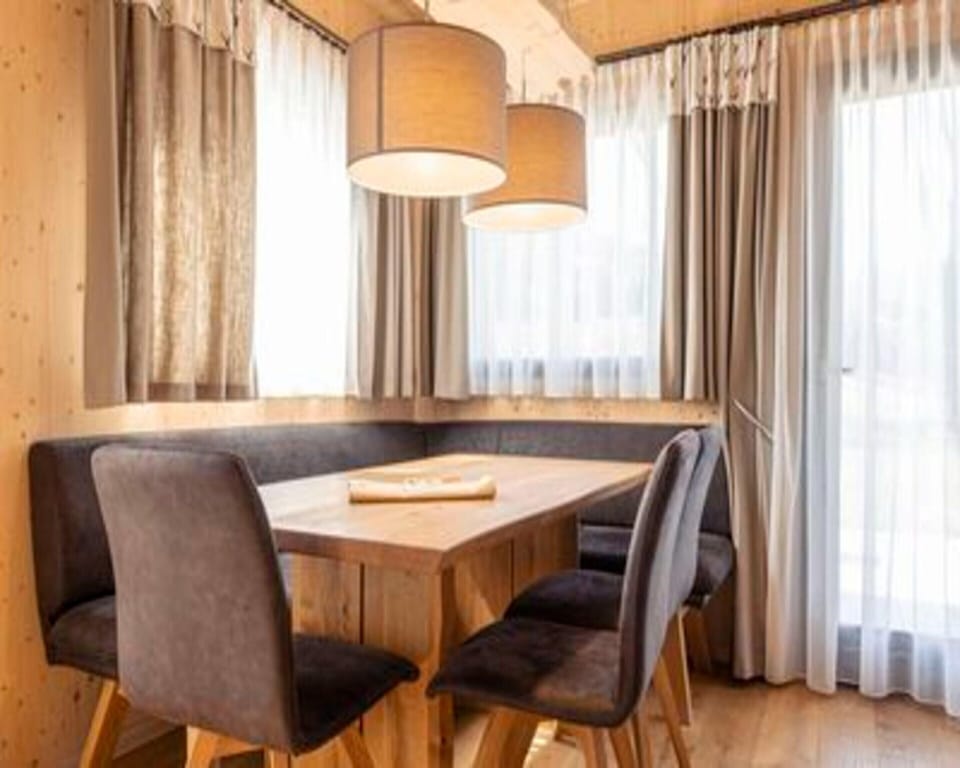 Chalet | Dining