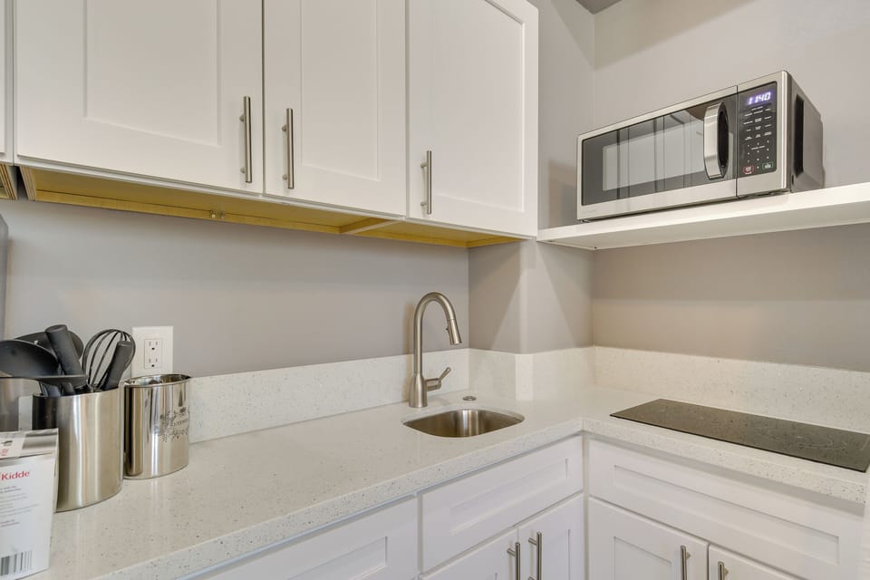 Kitchenette | Cooking Basics | Single-Story Studio