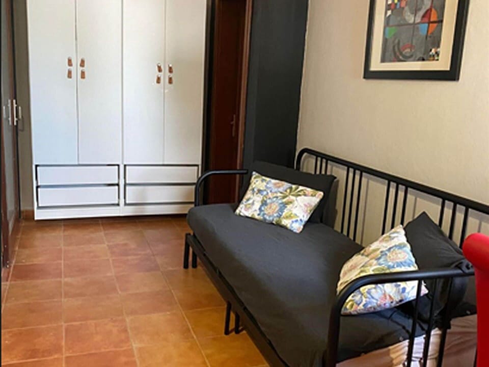 House | 3 bedrooms, individually furnished, bed sheets
