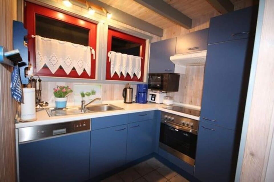 House | Private kitchen | Electric kettle, toaster, highchair