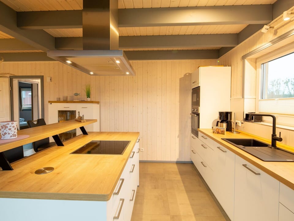 House | Private kitchen | Electric kettle, toaster, highchair