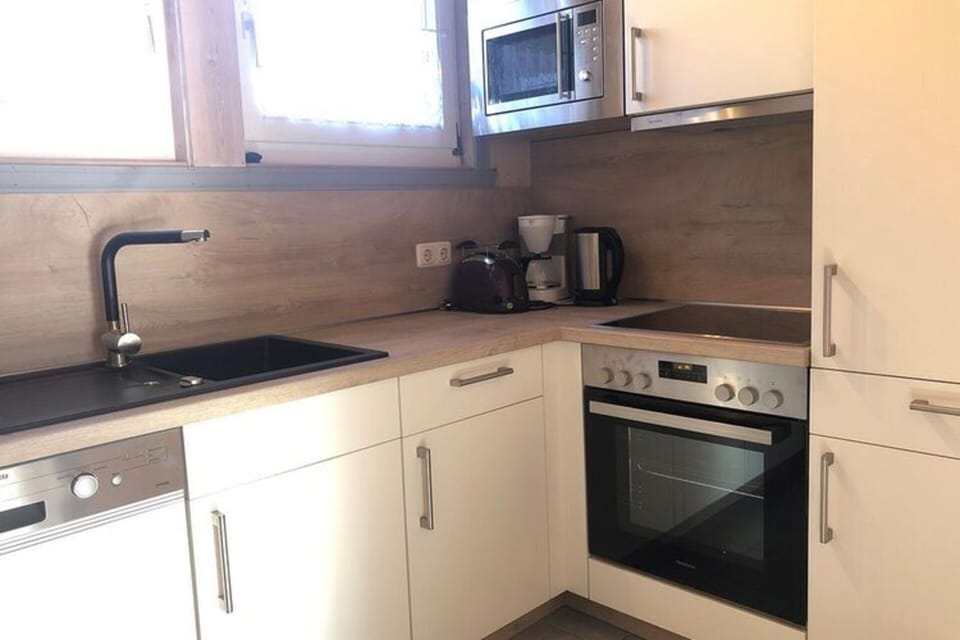 House | Private kitchen | Electric kettle, toaster, highchair