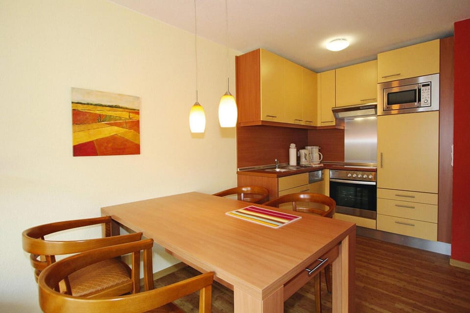 House | Private kitchen | Toaster, highchair