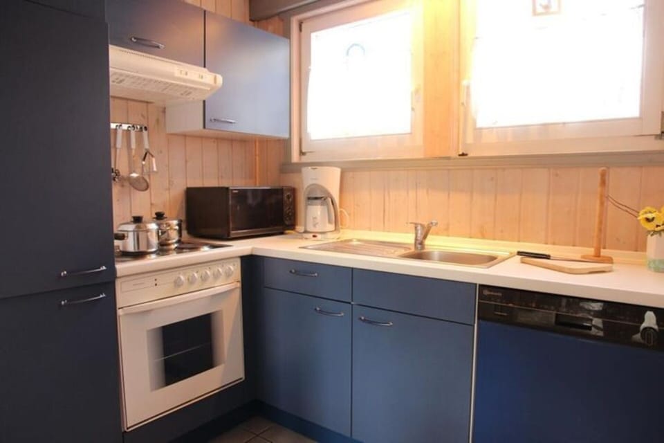 House | Private kitchen | Electric kettle, toaster, highchair