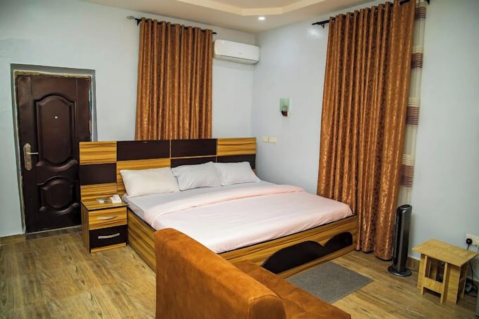 Economy Room, Balcony, City View | Desk, laptop workspace, free WiFi