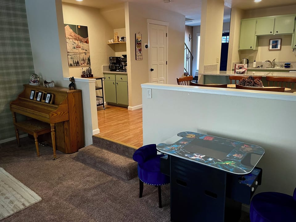 A view of the common area.