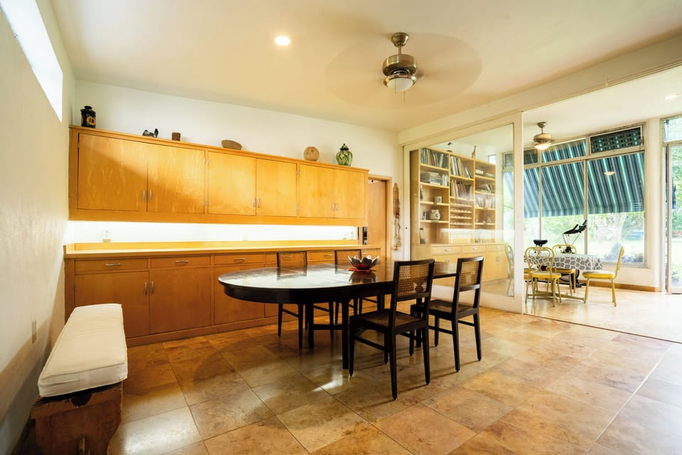 Family House, Pool View | Dining room
