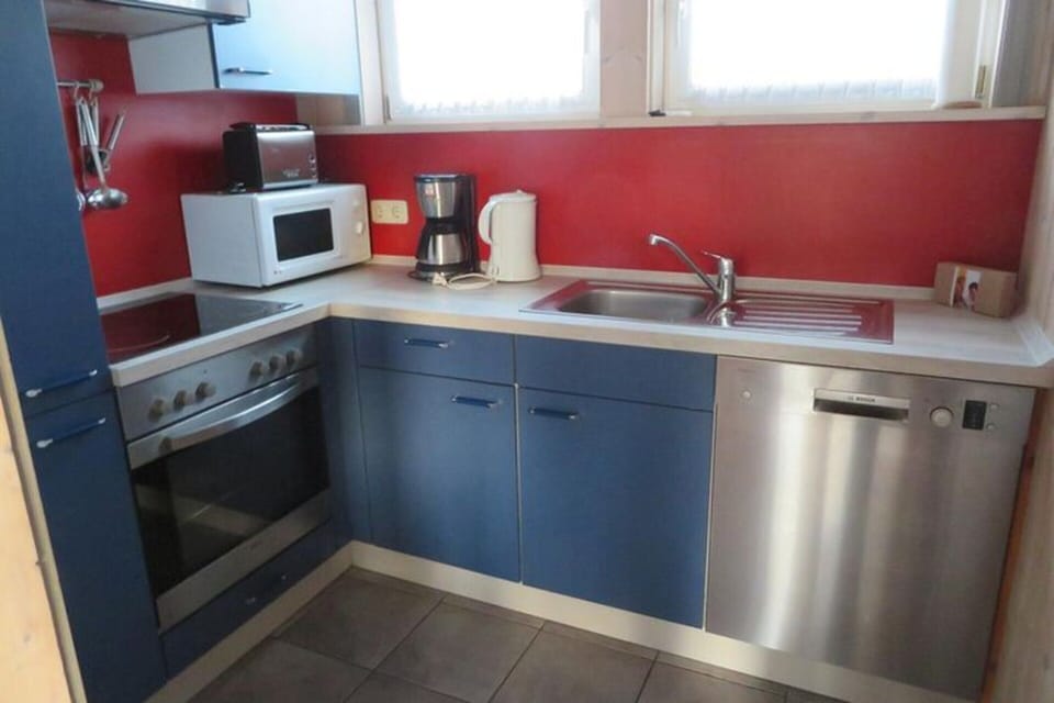 House | Private kitchen | Electric kettle, toaster, highchair