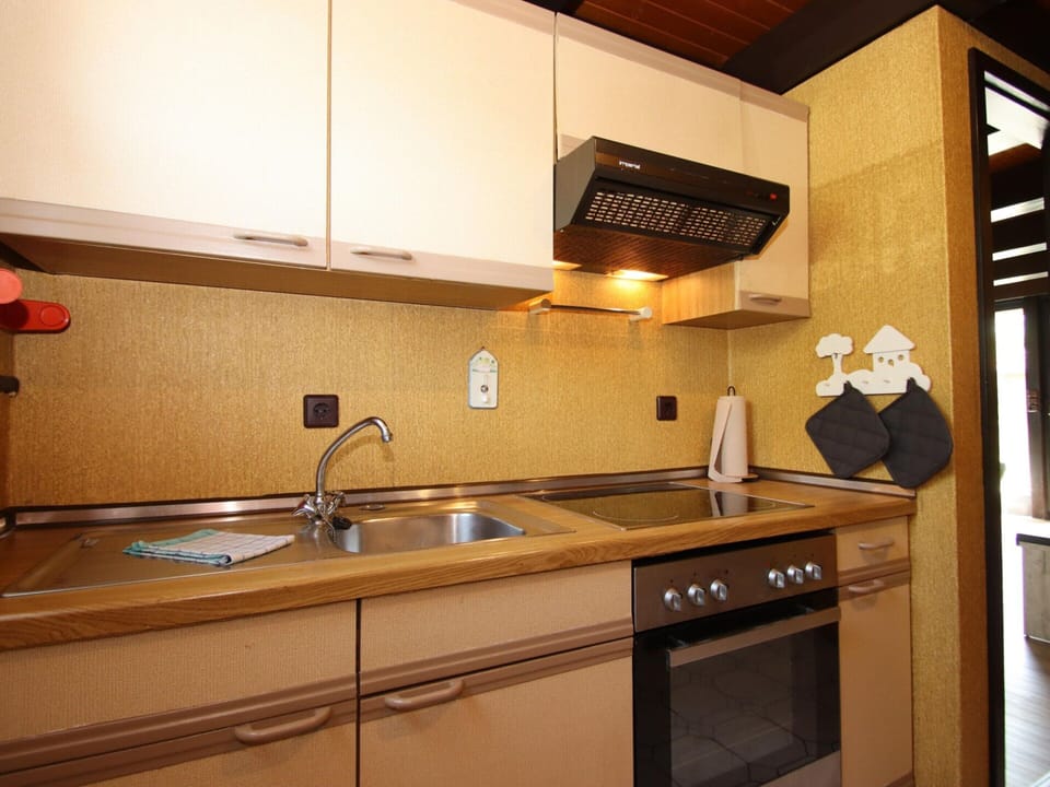 House | Private kitchen | Electric kettle, highchair