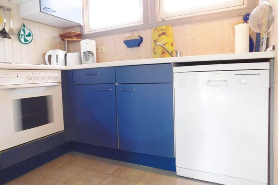 House | Private kitchen | Electric kettle, toaster, highchair