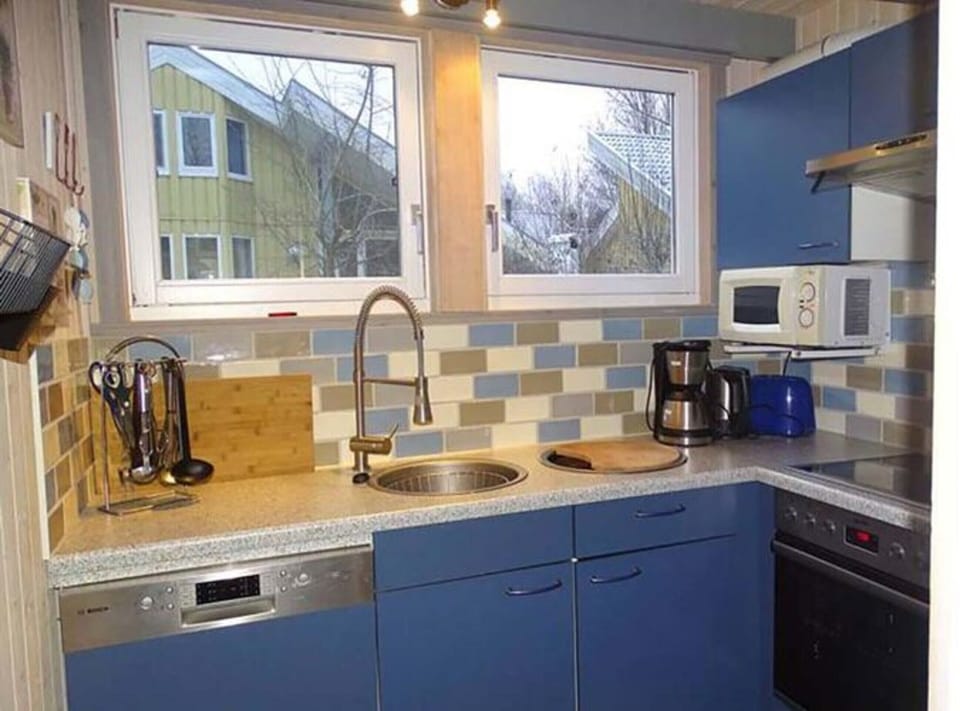 House | Private kitchen | Electric kettle, toaster, highchair