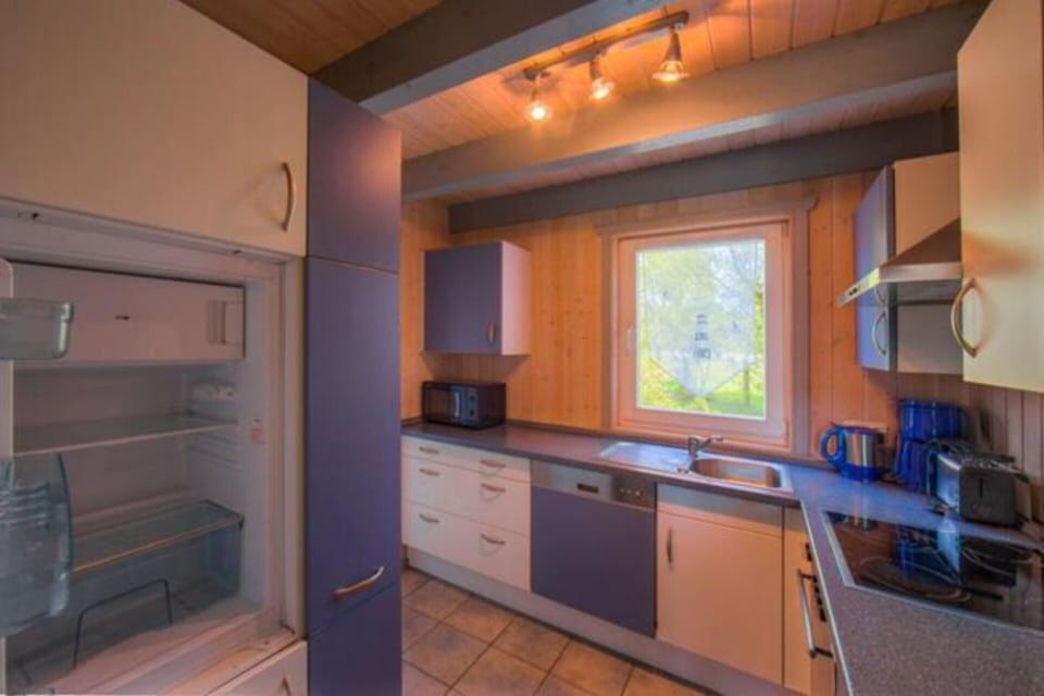 House | Private kitchen | Electric kettle, toaster, highchair