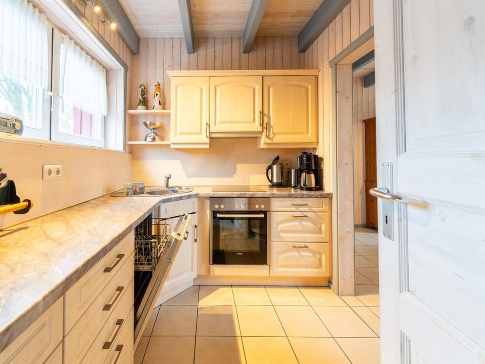 House | Private kitchen | Electric kettle, toaster, highchair