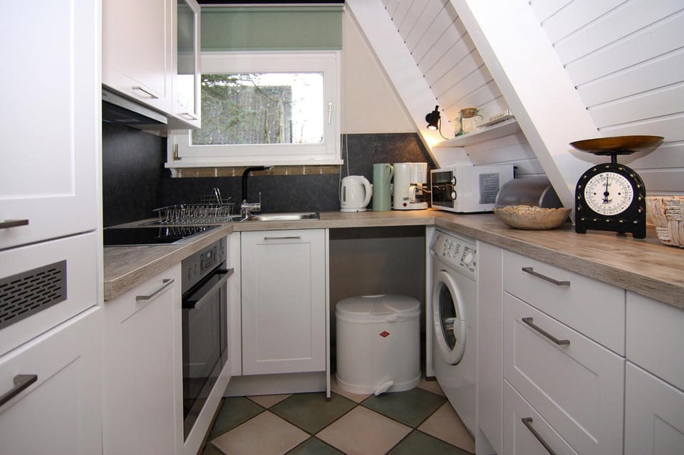House | Private kitchen | Electric kettle, toaster, highchair