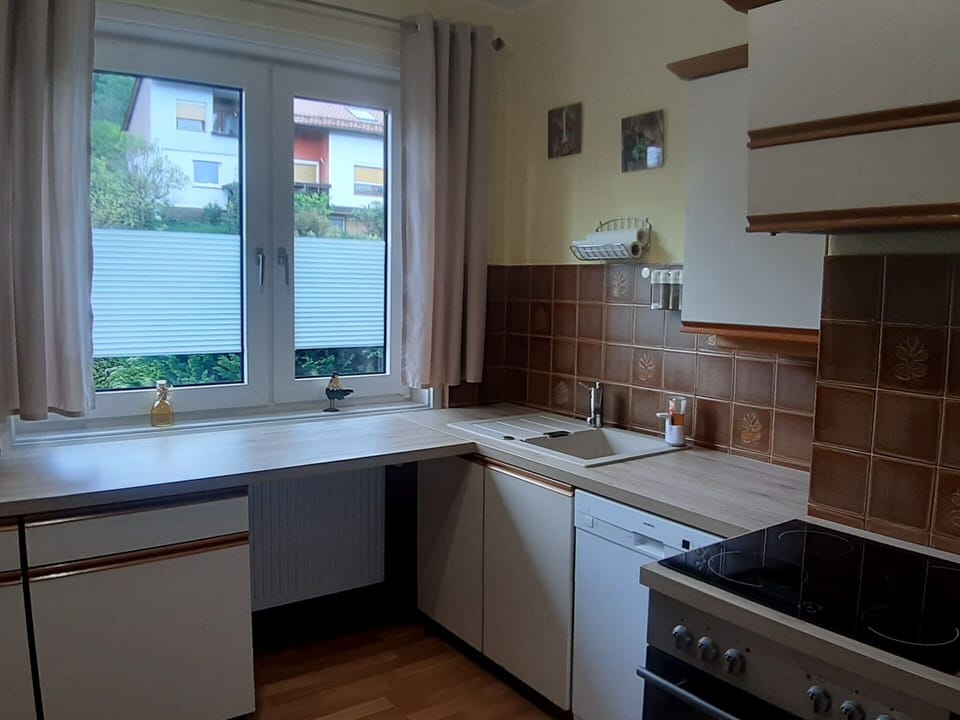 House | Private kitchen | Stovetop, electric kettle, toaster, highchair