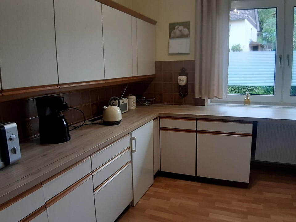 House | Private kitchen | Stovetop, electric kettle, toaster, highchair