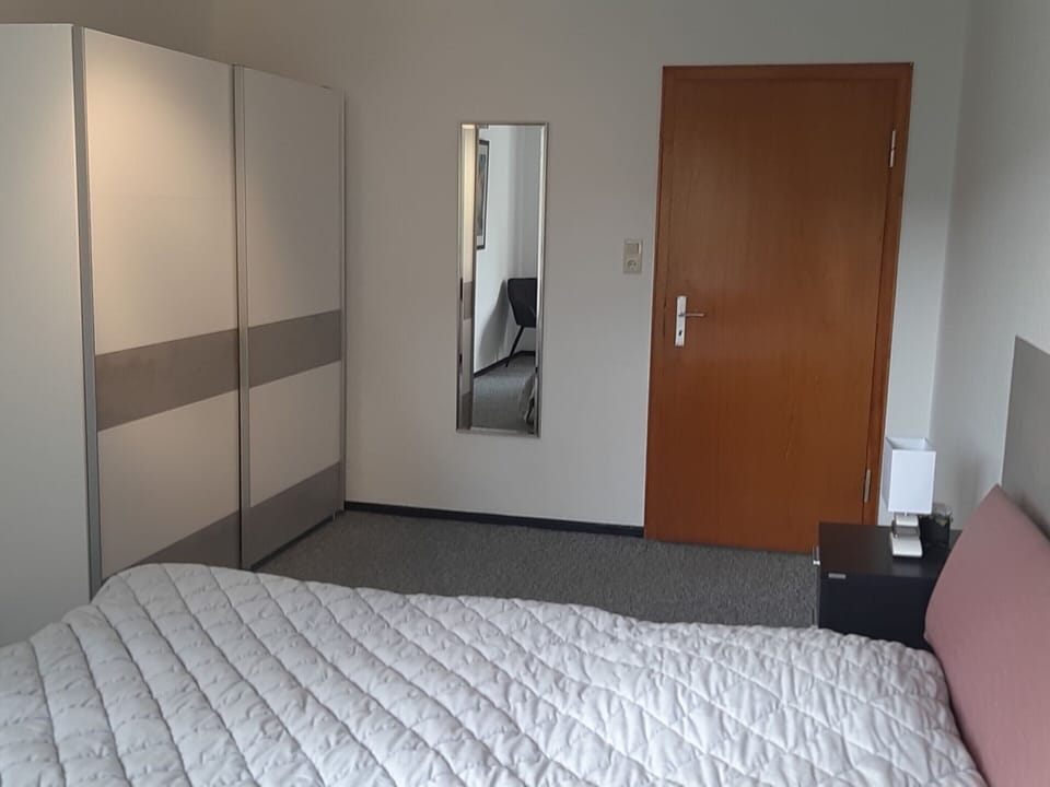 House | 2 bedrooms, iron/ironing board, individually furnished