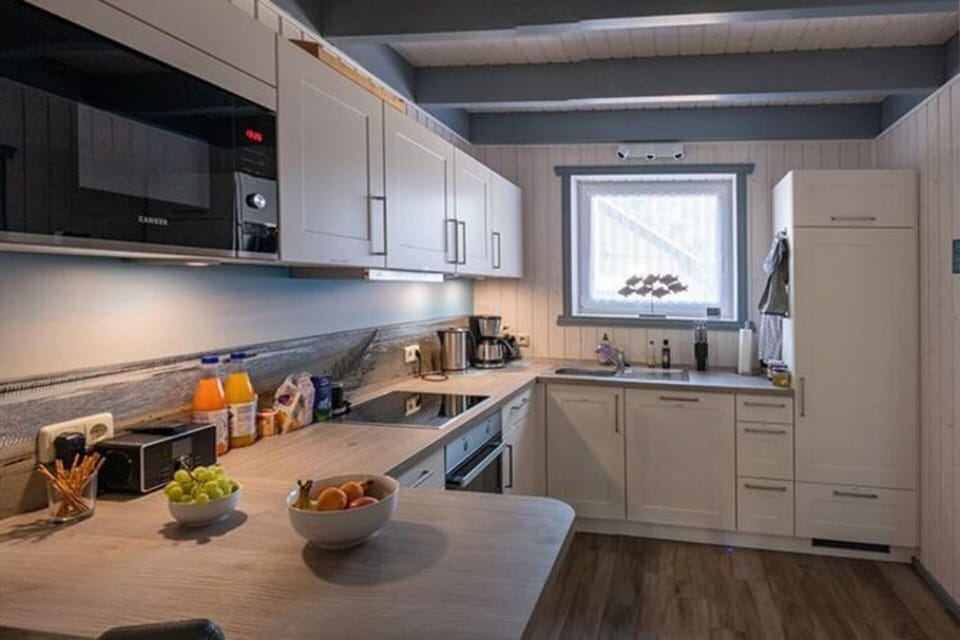House | Private kitchen | Electric kettle, toaster, highchair