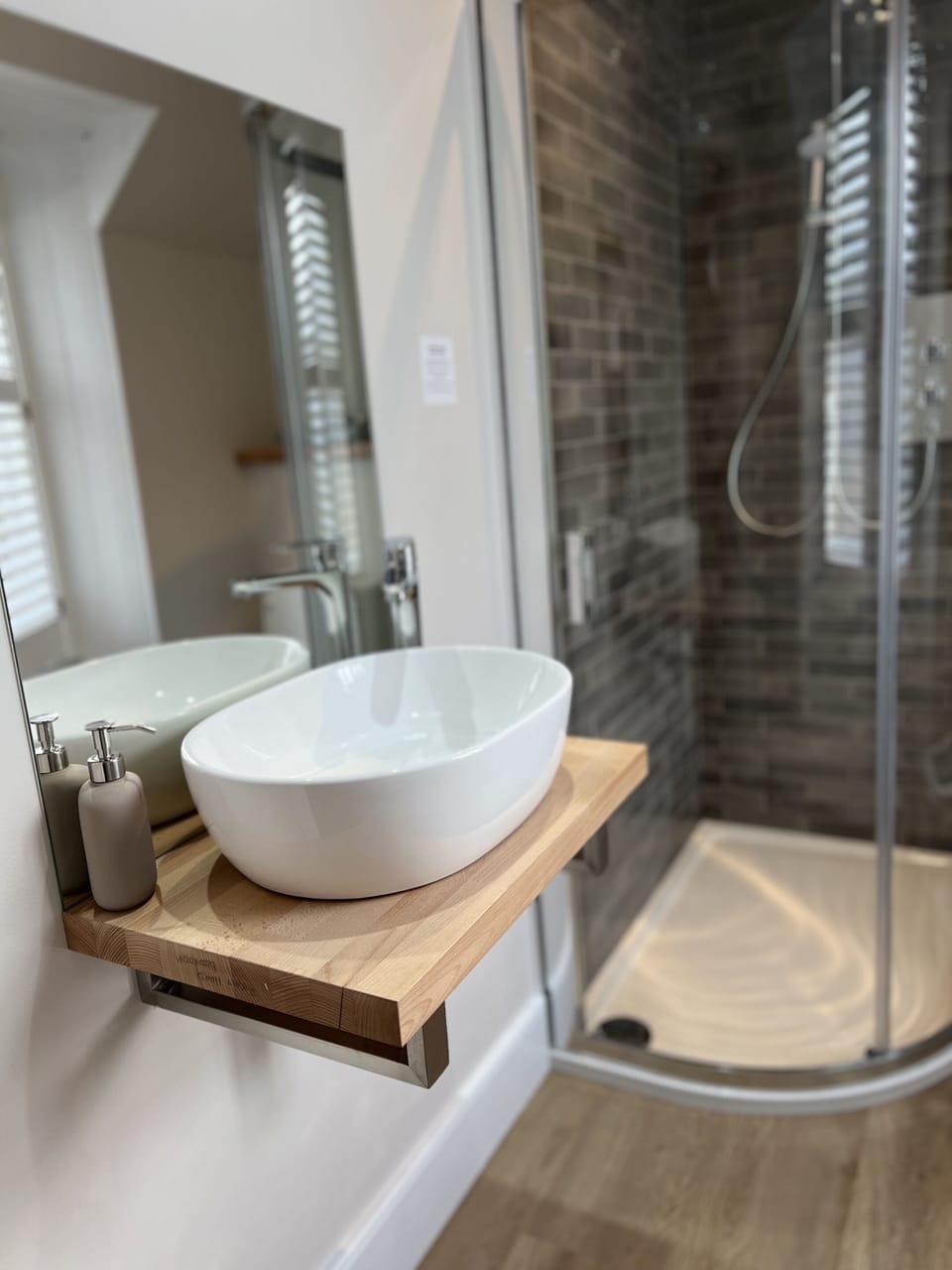 Superior Double Room, Ensuite | Bathroom | Shower, hair dryer, towels, soap