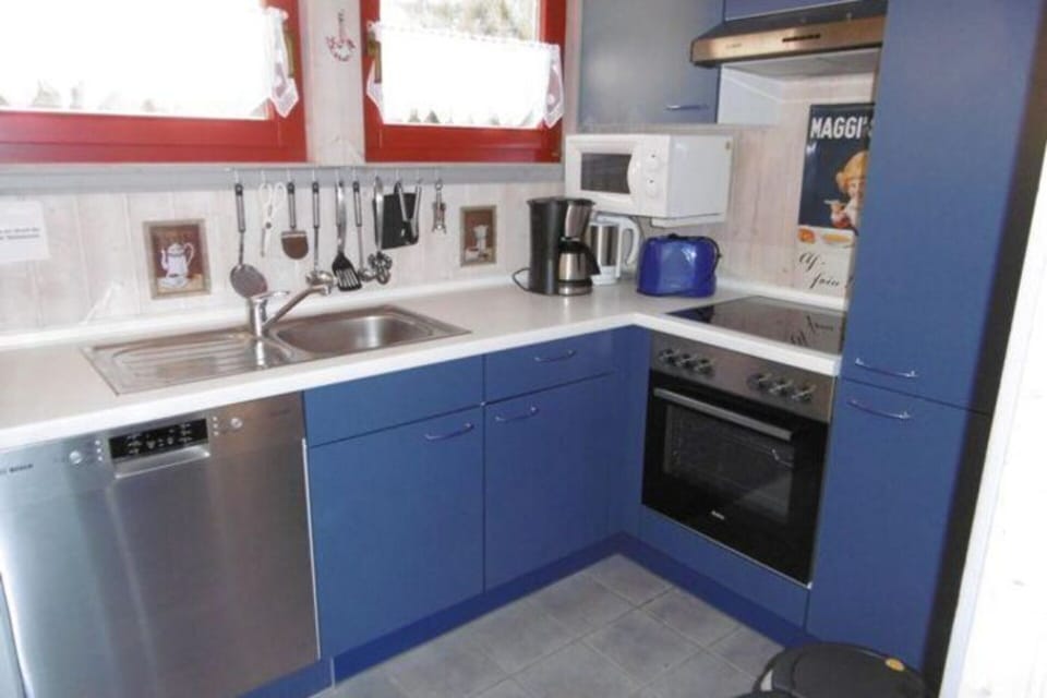 House | Private kitchen | Electric kettle, toaster, highchair