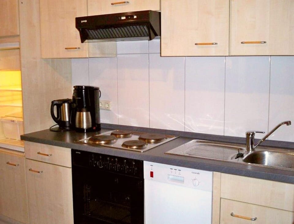 House | Private kitchen | Electric kettle, toaster, highchair