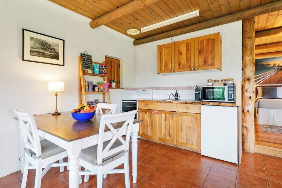 Enjoy intimate meals at home in this cosy dining nook. The three-seater table is perfectly positioned for romantic dinners or casual breakfasts.