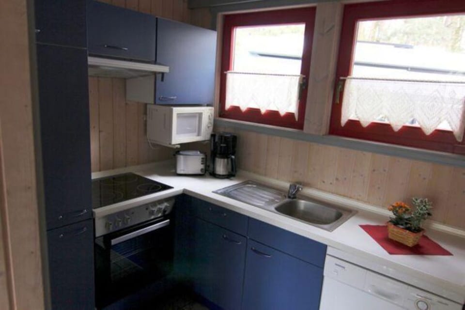 House | Private kitchen | Electric kettle, toaster, highchair