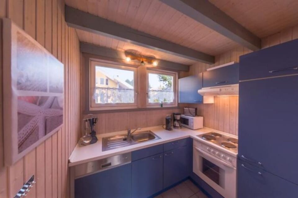 House | Private kitchen | Electric kettle, toaster, highchair